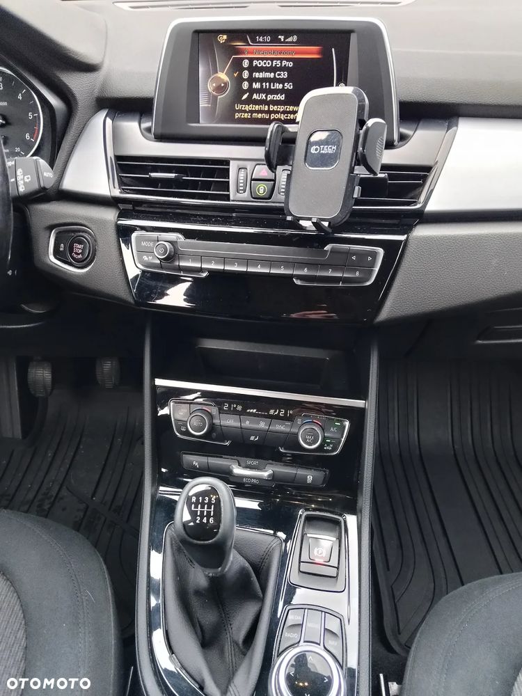 BMW Seria 2 218d - 8