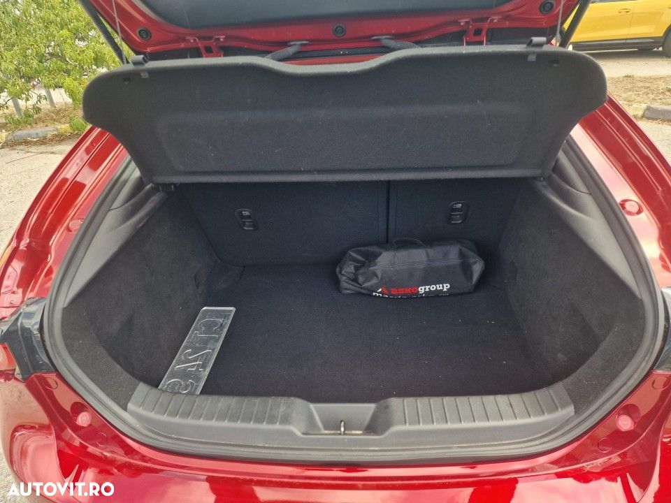 Mazda 3 - 8