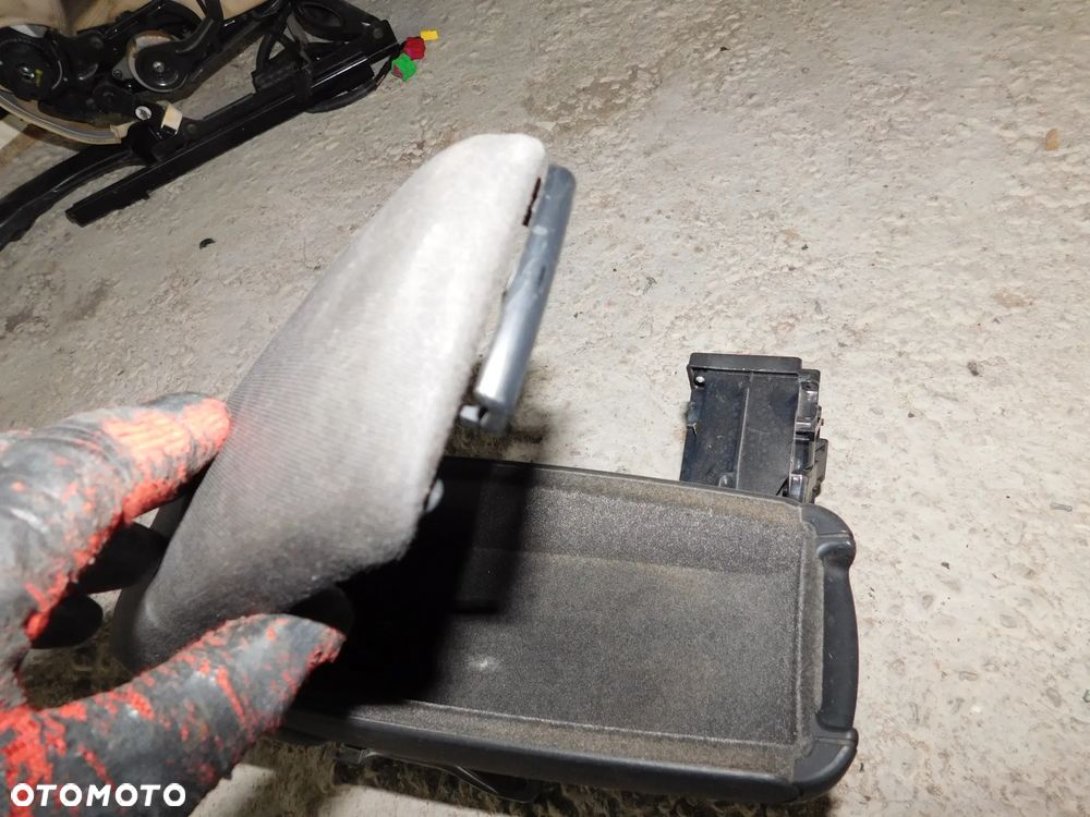 podłokietnik AUDI A4 B6 B7 zamek klapka stelaż ORYGINAŁ GRANAT - 6