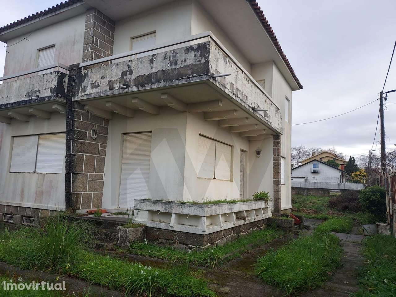 Moradia de 4 frentes para restaurar em um lote de 900 m2 - Grande imagem: 3/31