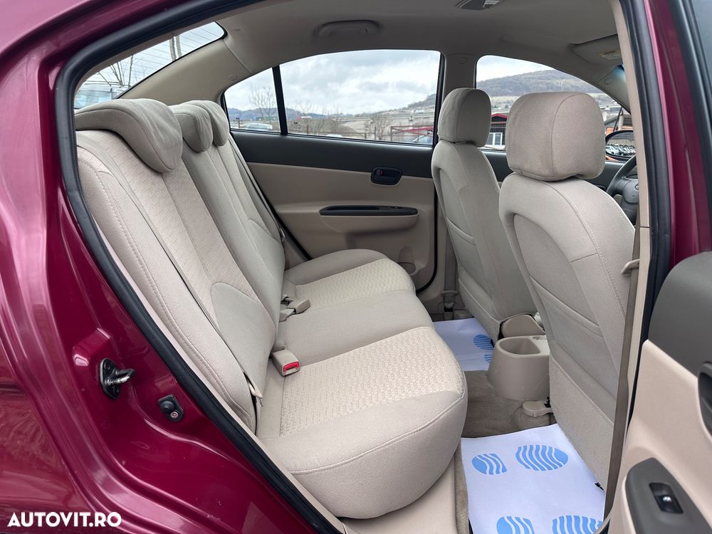 Hyundai Accent 1.4 GL - 28