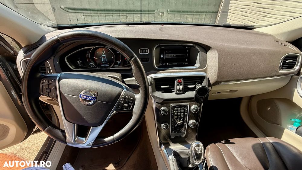 Volvo V40 D2 - 10