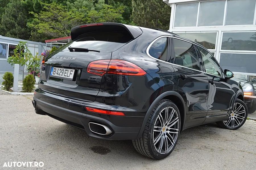 Porsche Cayenne 3.0 L - 23