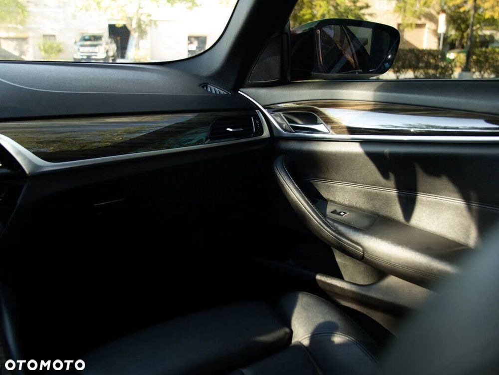 BMW Seria 5 530i xDrive Luxury Line sport - 34