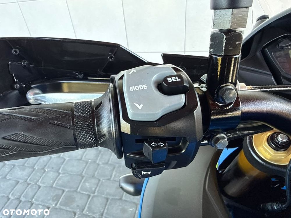 Suzuki GSX - 34