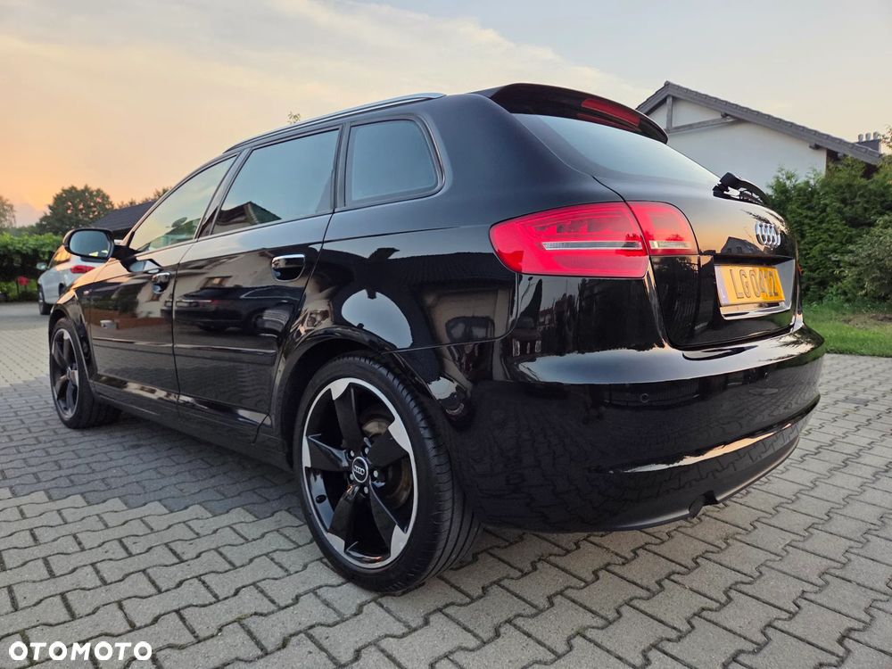 Audi A3 Sportback 1.6 TDI DPF S tronic S line Sportpaket - 3