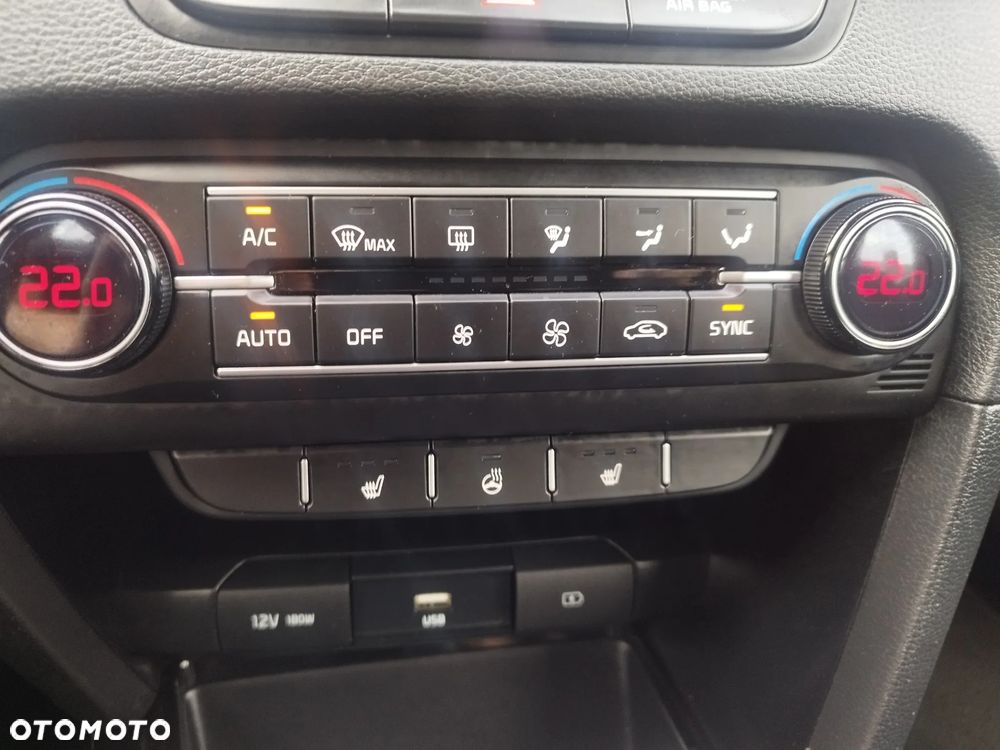 Kia Ceed - 36