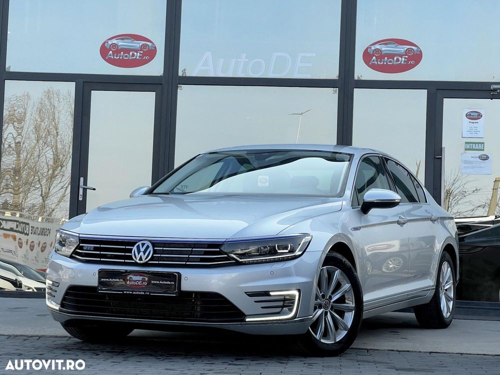 Volkswagen Passat - 1