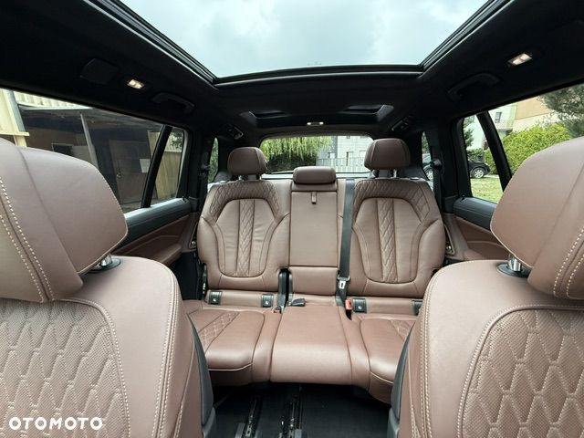BMW X7 - 24