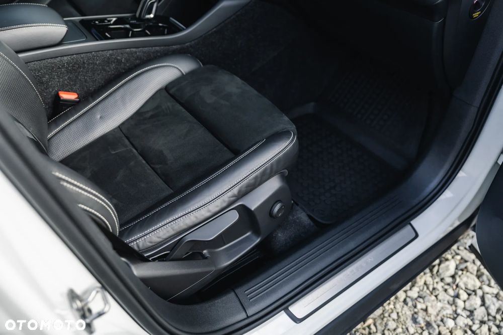 Volvo XC 40 T4 R-Design - 25