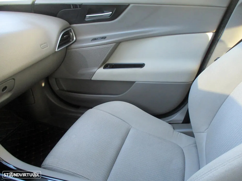 Jaguar XE E-Performance Portfolio - 34