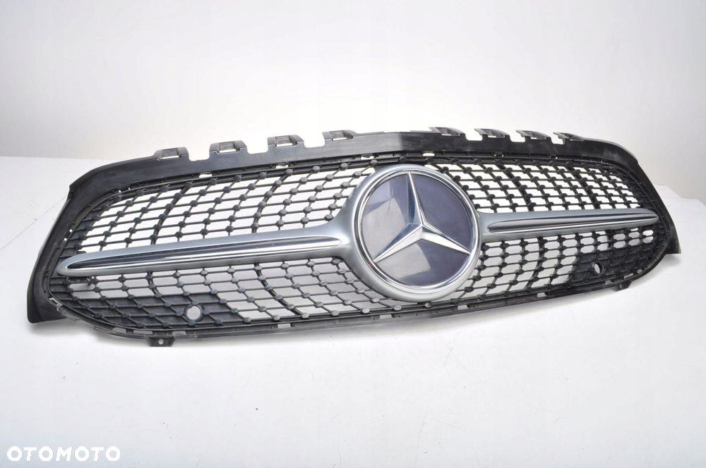 MERCEDES W177 ATRAPA GRILL A1778880200 A0008880400