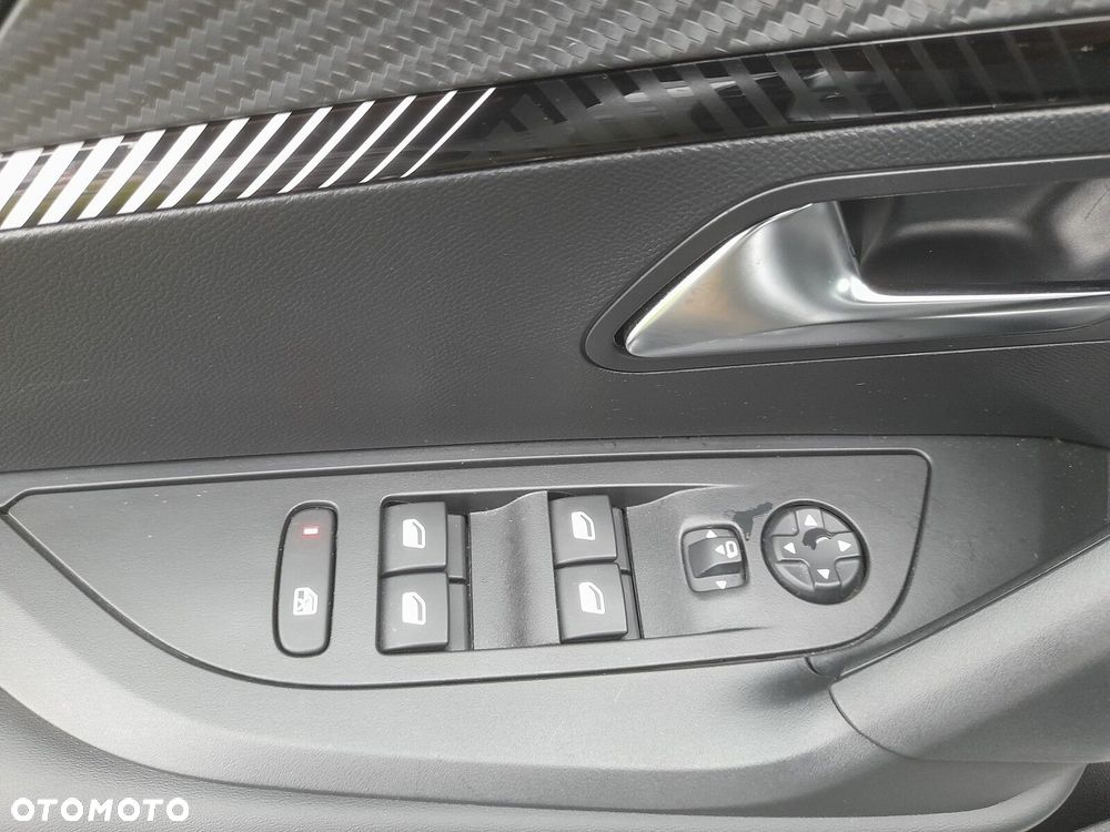 Peugeot 2008 1.2 PureTech Allure S&S EAT8 - 14