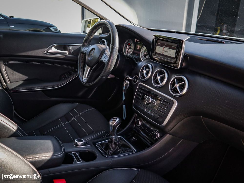 Mercedes-Benz A 180 - 25