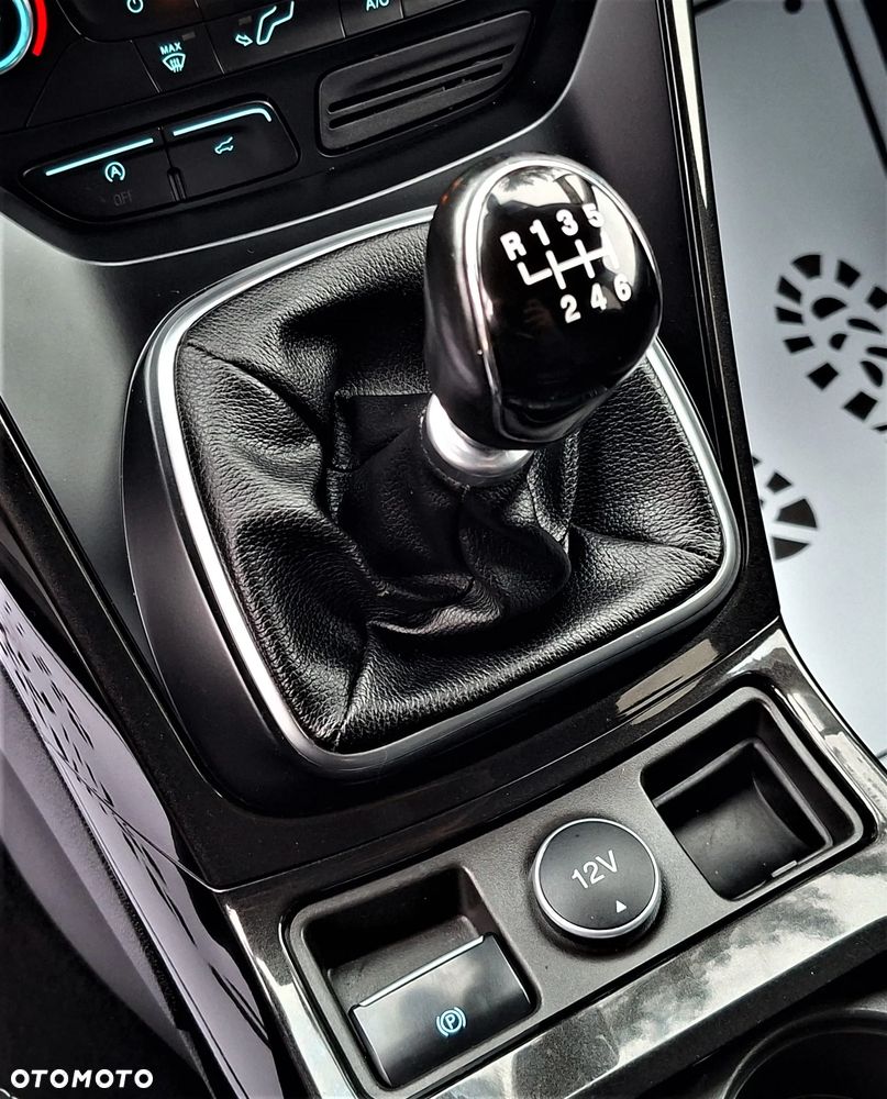 Ford Kuga 2.0 TDCi 2x4 Titanium - 28