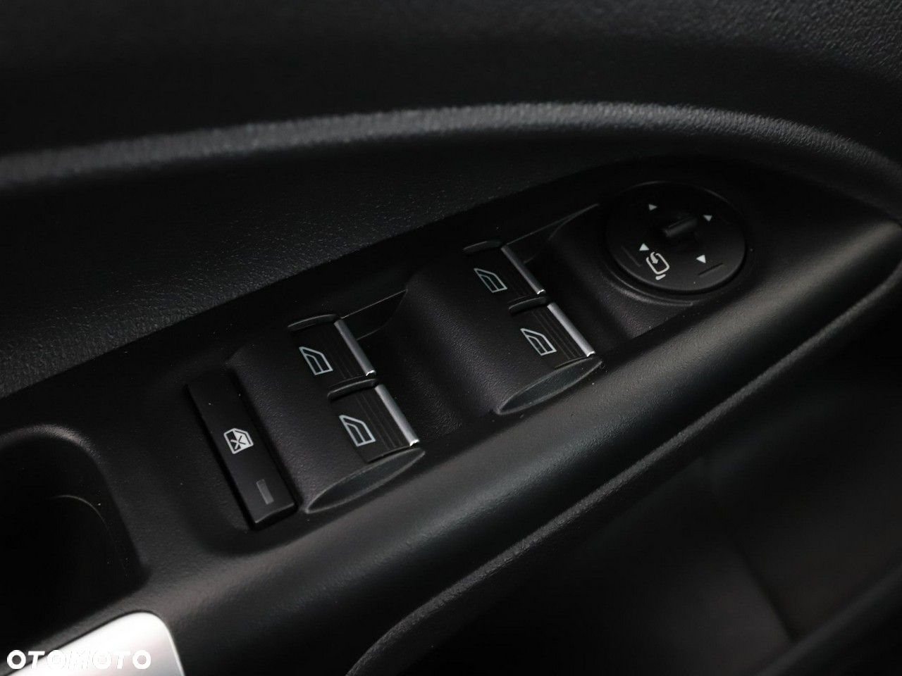 Ford Tourneo Connect Grand - 32