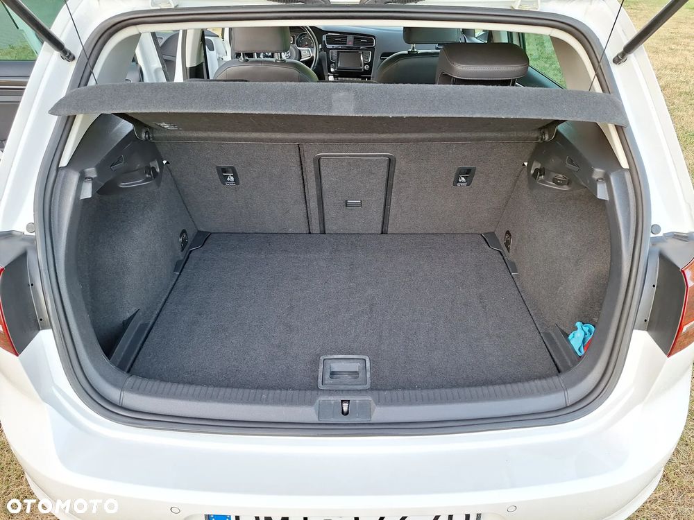 Volkswagen Golf - 22