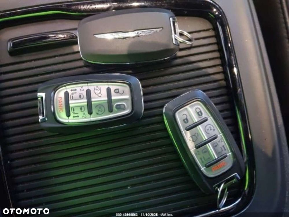 Chrysler Pacifica - 15