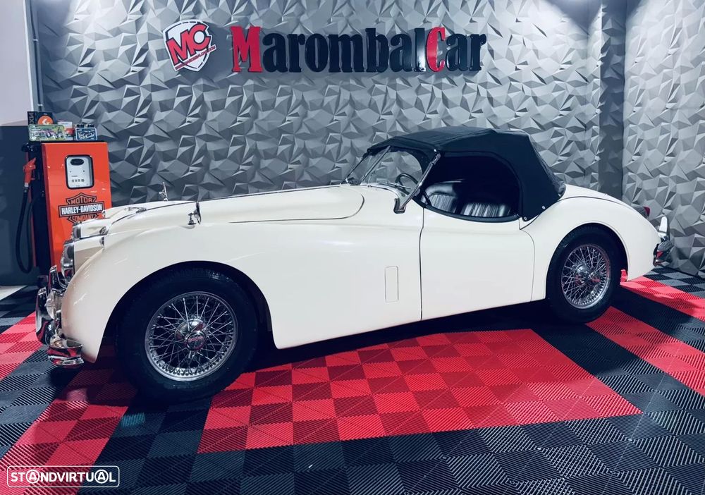 Jaguar XK140 - 12