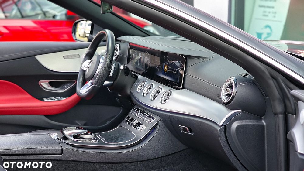 Mercedes-Benz Klasa E 200 4-Matic 9G-TRONIC - 23