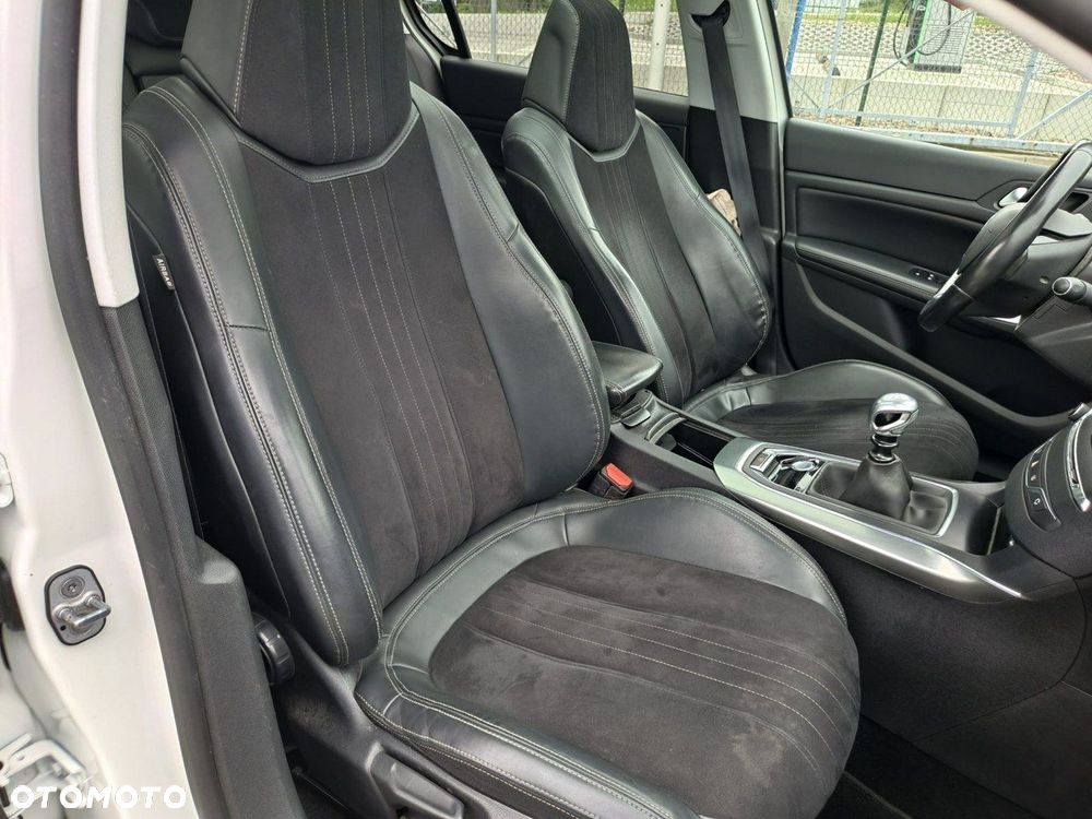 Peugeot 308 - 33