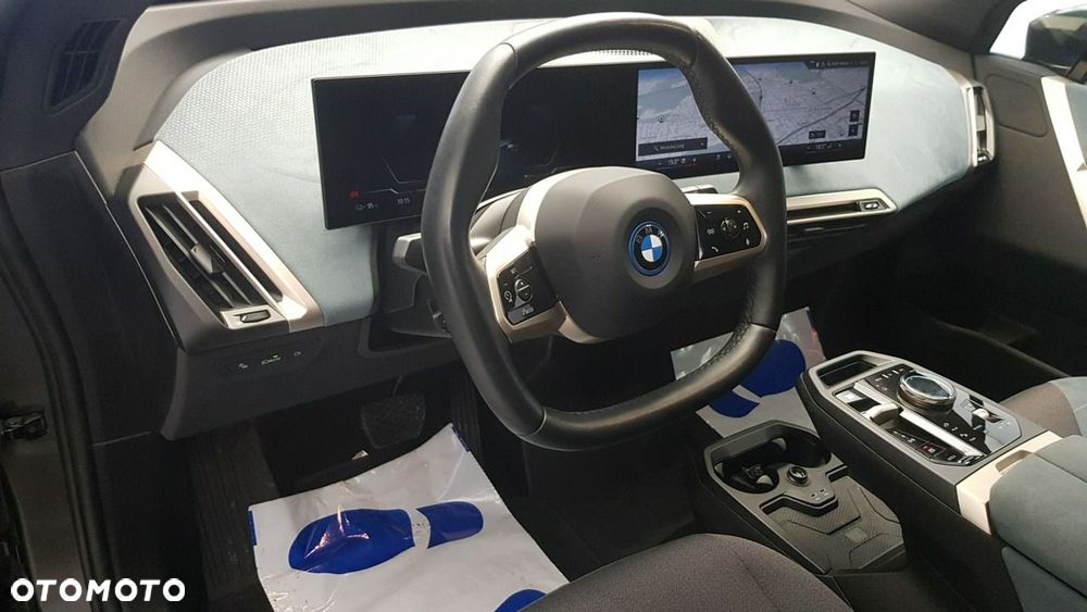 BMW iX - 21