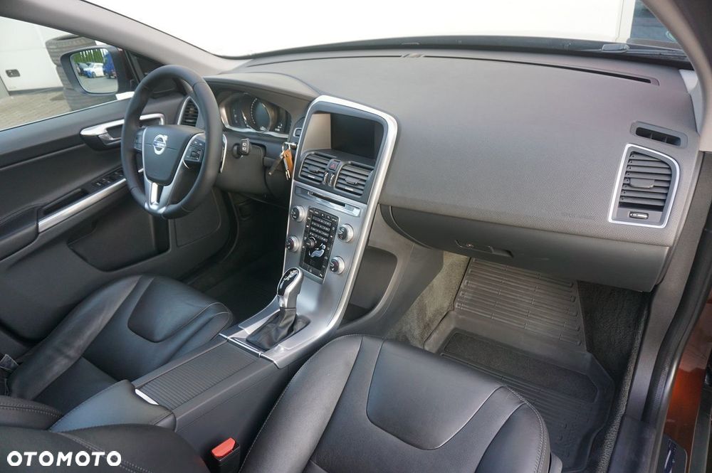 Volvo XC 60 D4 Geartronic Summum - 6