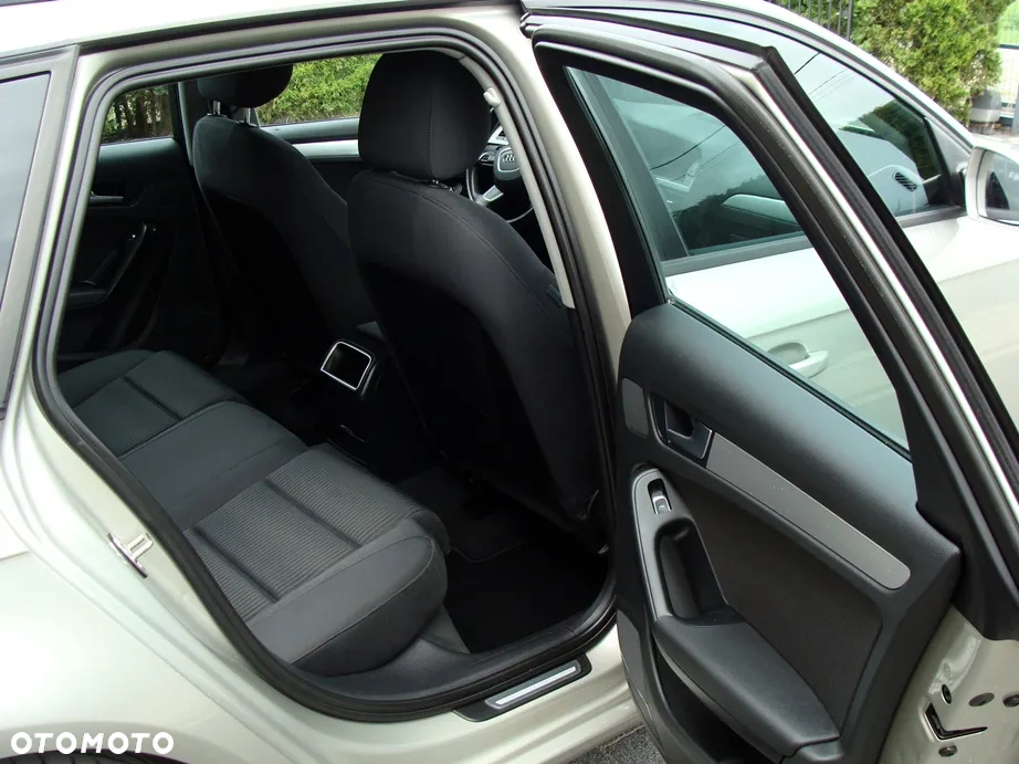 Audi A4 Avant 2.0 TDI DPF quattro S tronic Ambiente - 15