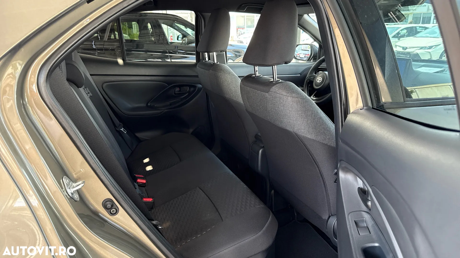 Toyota Yaris Cross 1.5 VVT-i HSD 4x4 Dynamic - 16