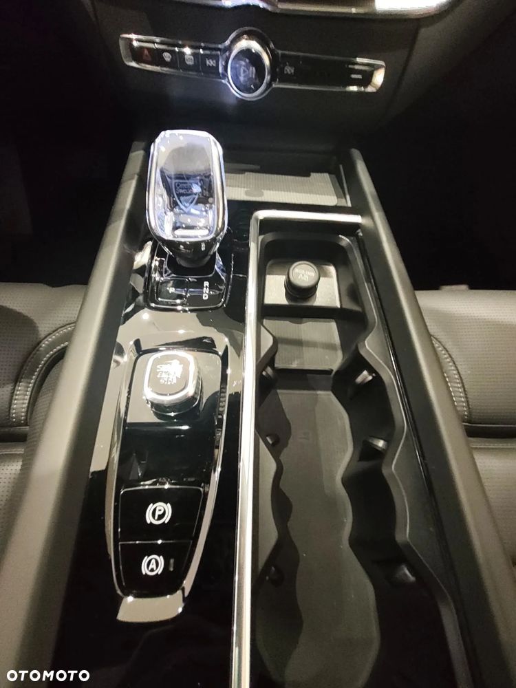 Volvo XC 60 B5 B AWD Ultimate Black Edition - 35