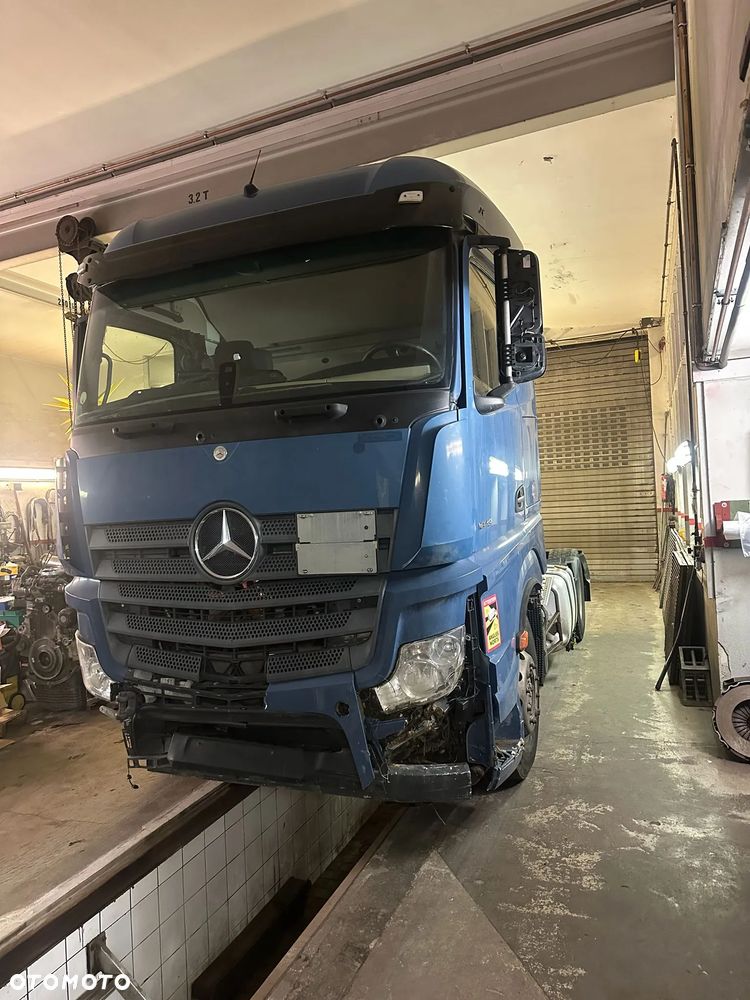 Mercedes-Benz Actros - 1