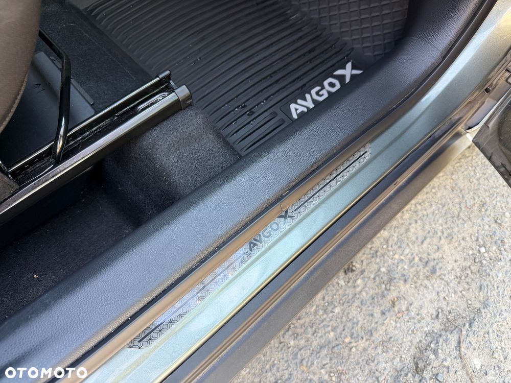 Toyota Aygo X 1.0 VVT-i JBL CVT - 26