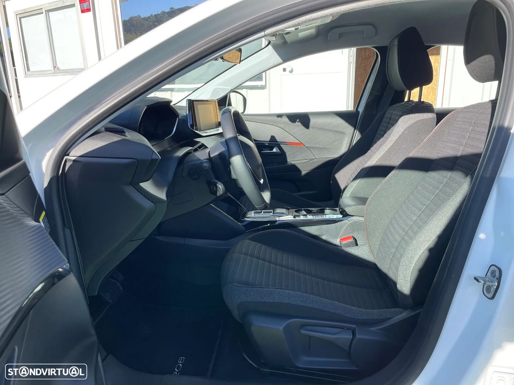 Peugeot e-208 50 kWh Active — fotografia 15