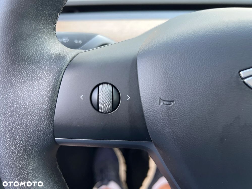 Tesla Model Y RWD - 24