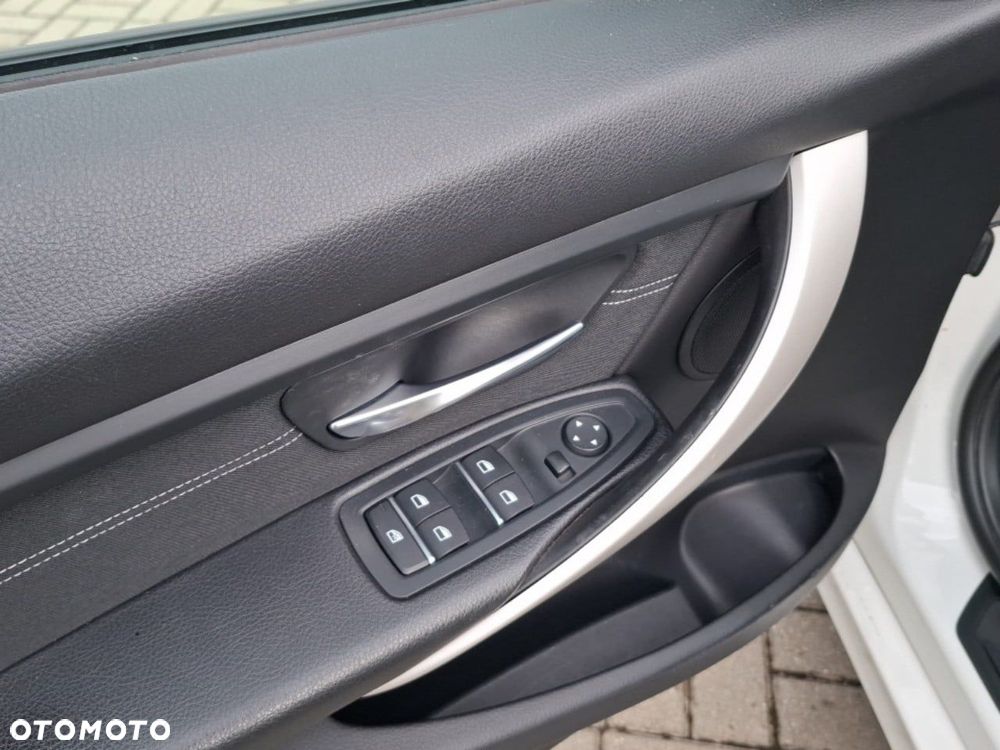 BMW Seria 3 318i - 18