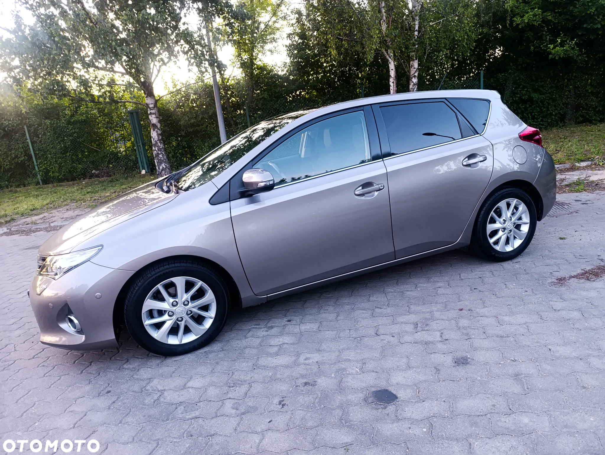 Toyota Auris 1.6 Valvematic Multidrive S Executive - 4