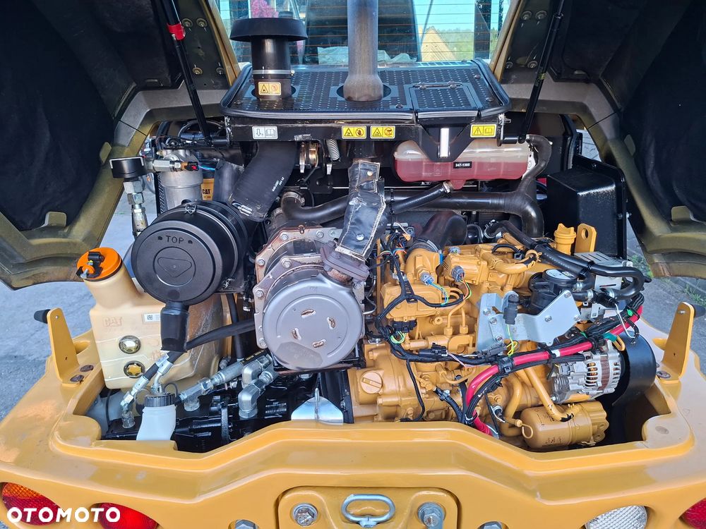 Caterpillar CAT 906 M - 25