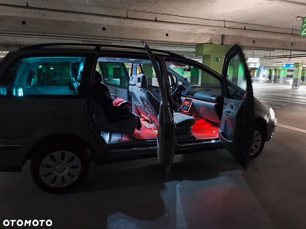 Volkswagen Sharan 1.9 TDI Automatik Exclusive Edition - 34