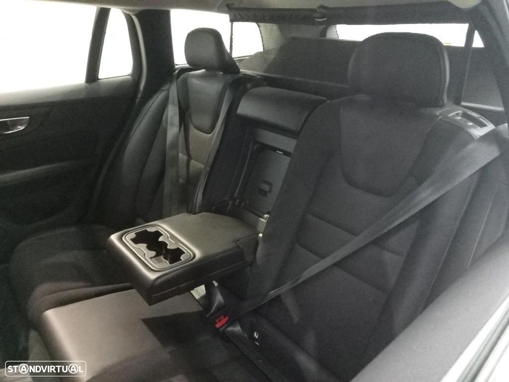 Volvo V60 2.0 T8 AWD TE Momentum - 7