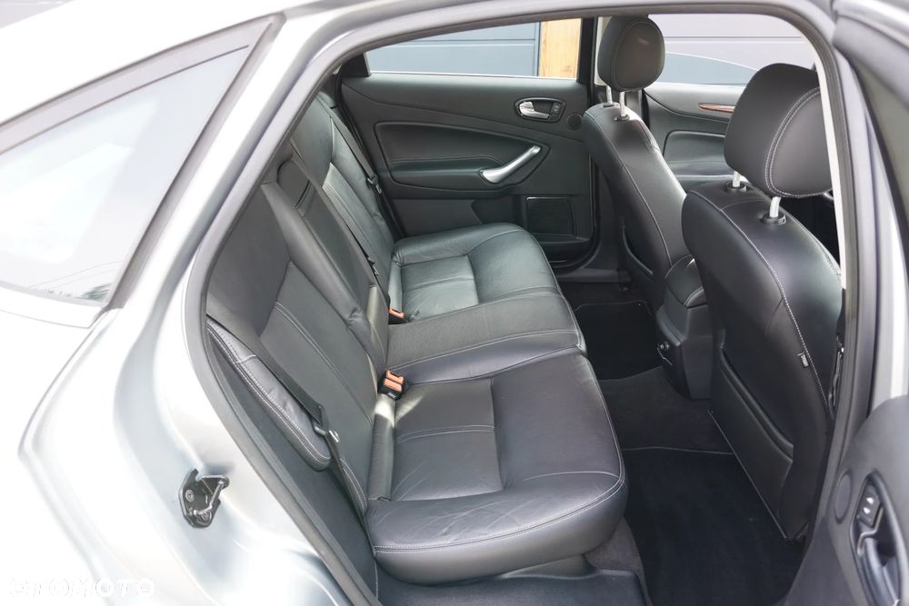 Ford Mondeo 2.0 Ghia X100 / X - 11
