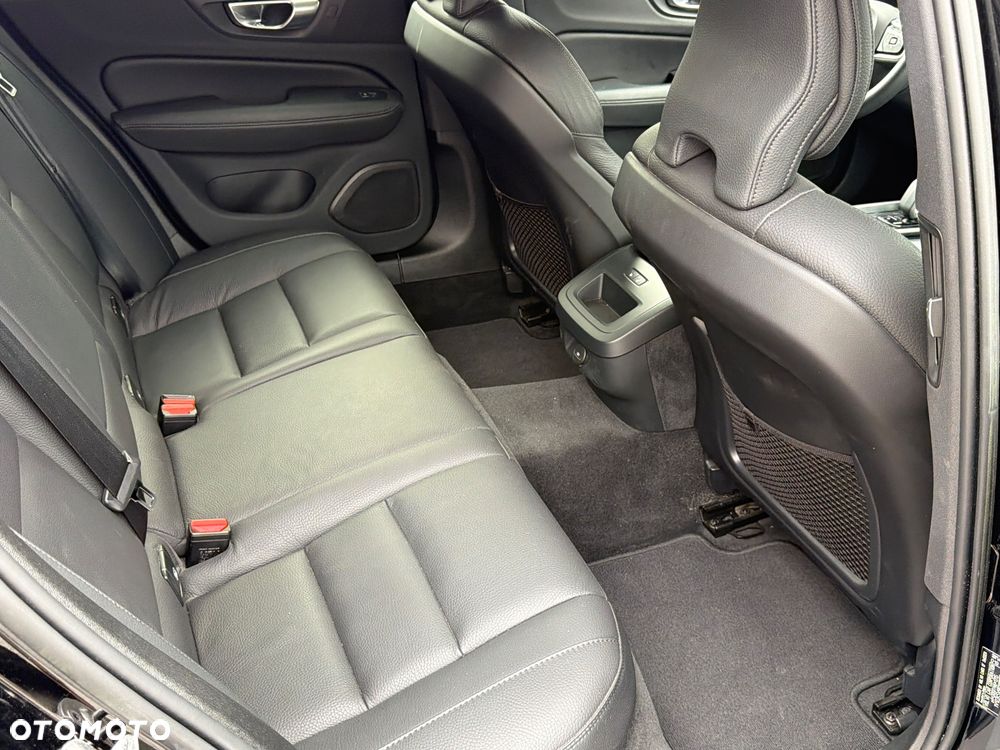 Volvo V60 Cross Country B4 D AWD Geartronic Pro - 11