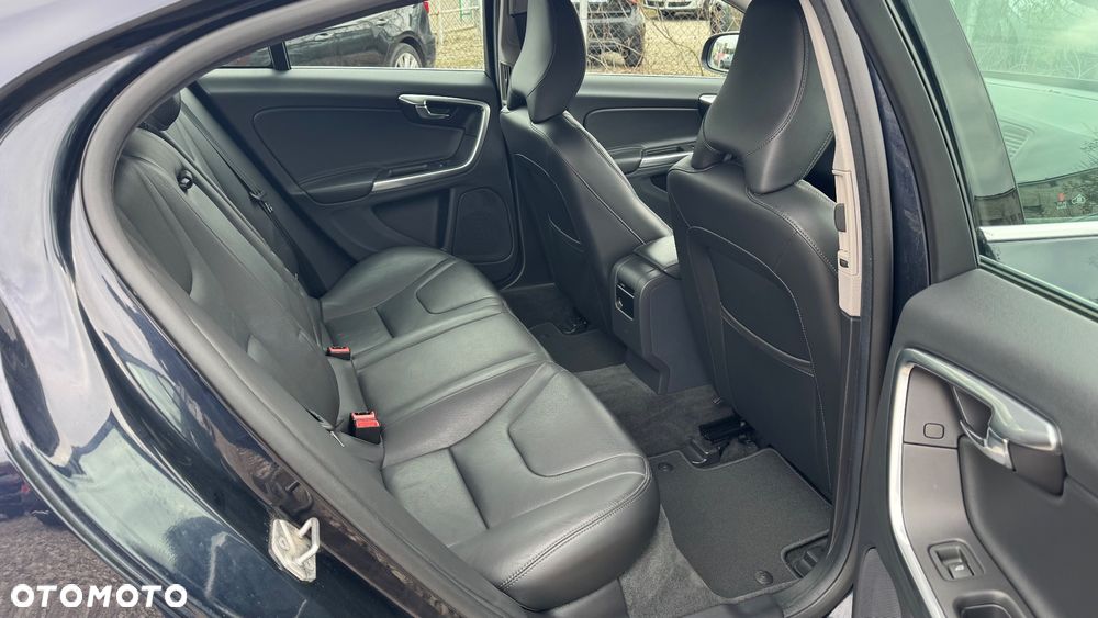 Volvo S60 D3 Geartronic Momentum - 29