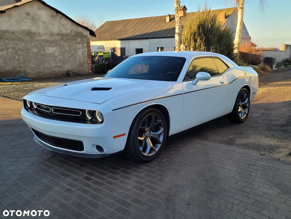 Dodge Challenger - 12