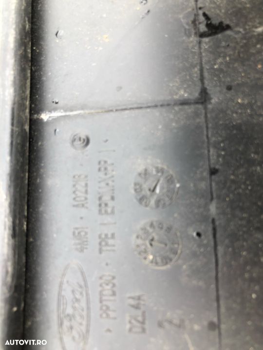 grila capota ford focus 2 - 3