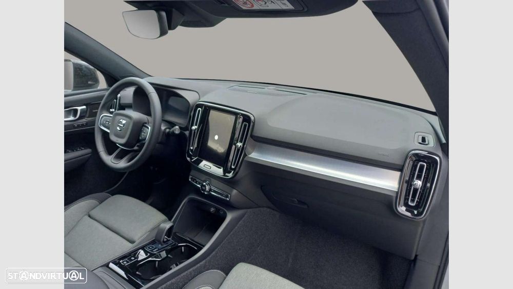 Volvo XC 40 2.0 B3 Plus Dark - 26