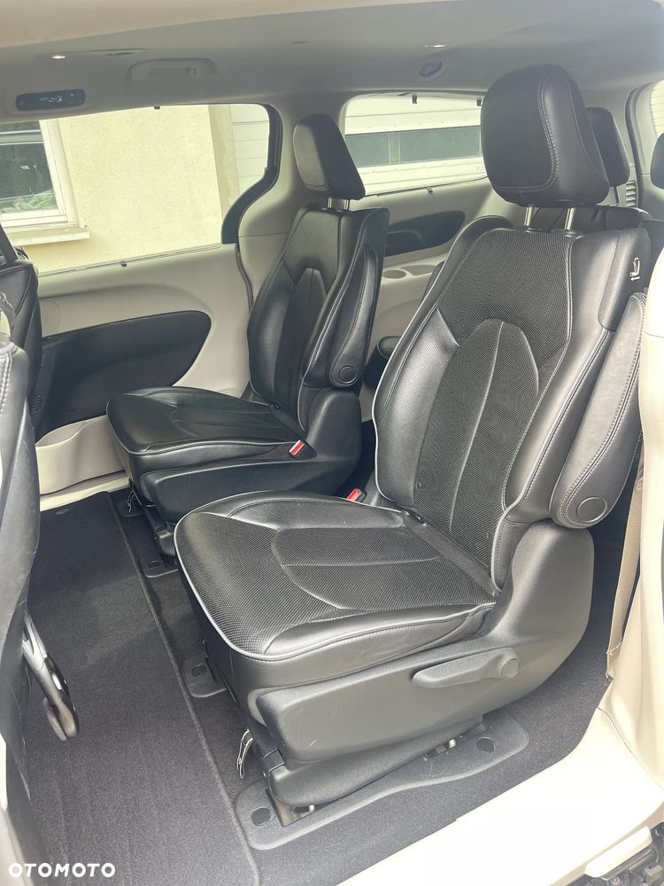 Chrysler Pacifica - 27