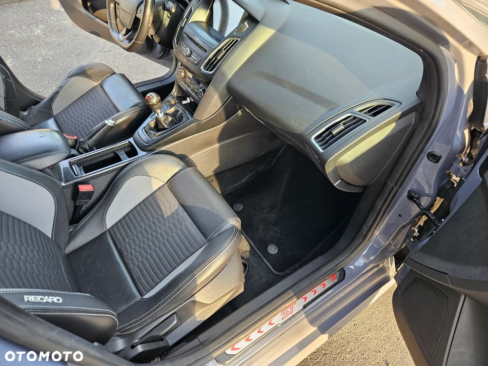 Ford Focus 2.0 EcoBoost ST mit Leder-Sport-Paket - 12