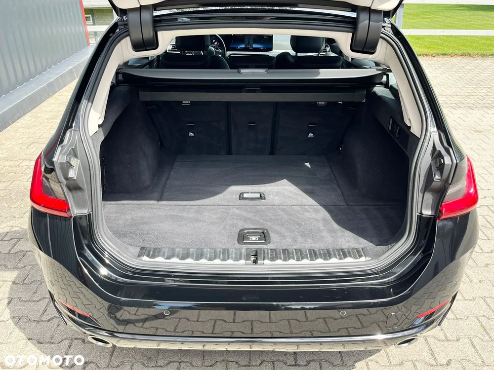 BMW Seria 3 318d mHEV - 29