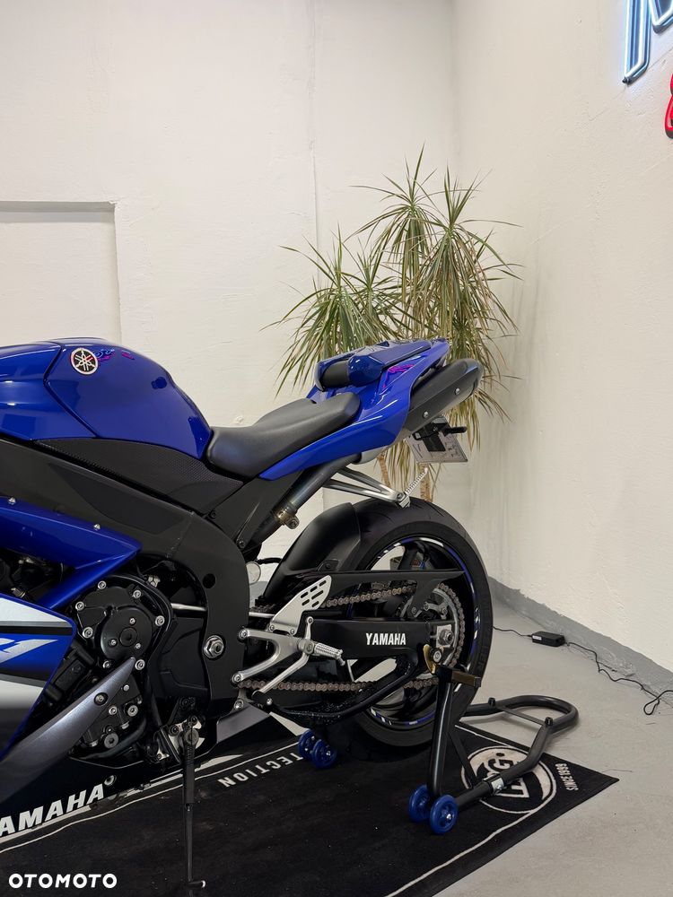 Yamaha R1 - 23