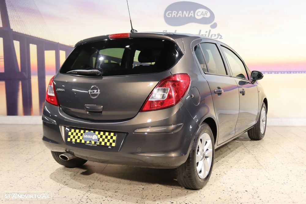 Opel Corsa 1.2 Cosmo - 4